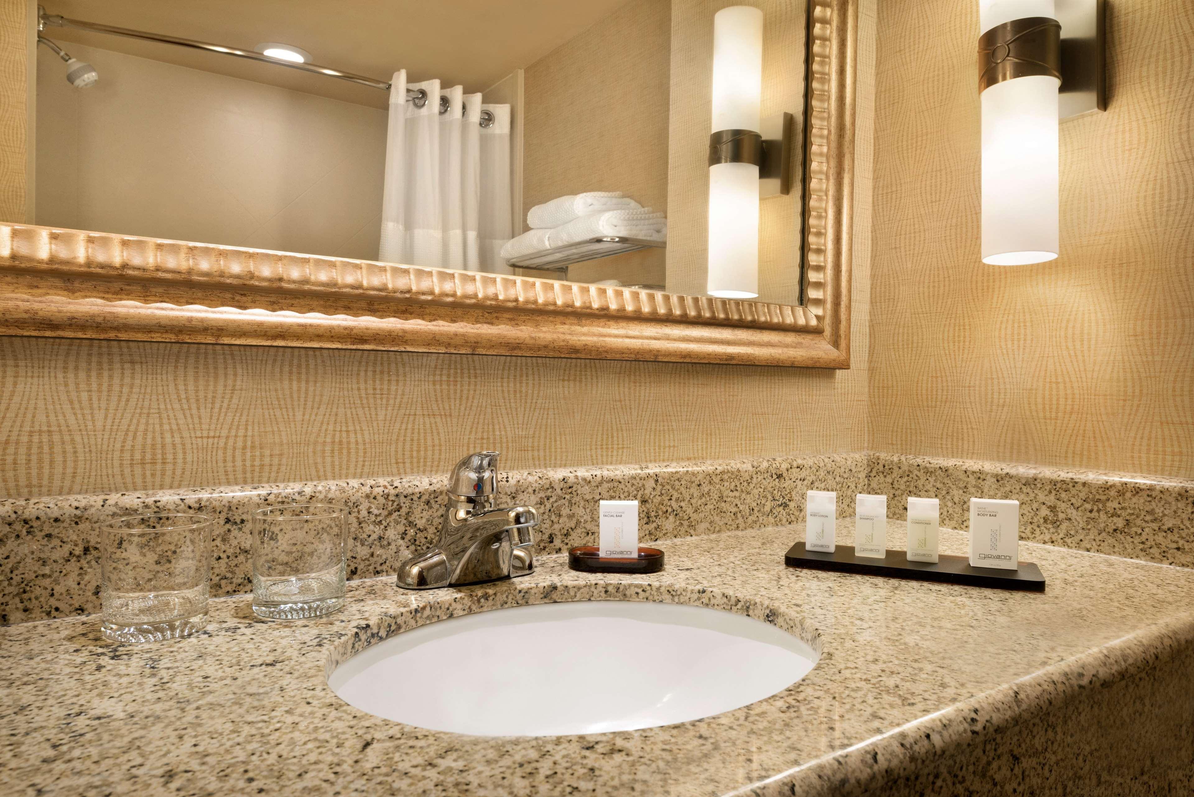 Embassy Suites East Peoria Hotel And Riverfront Conference Center Esterno foto