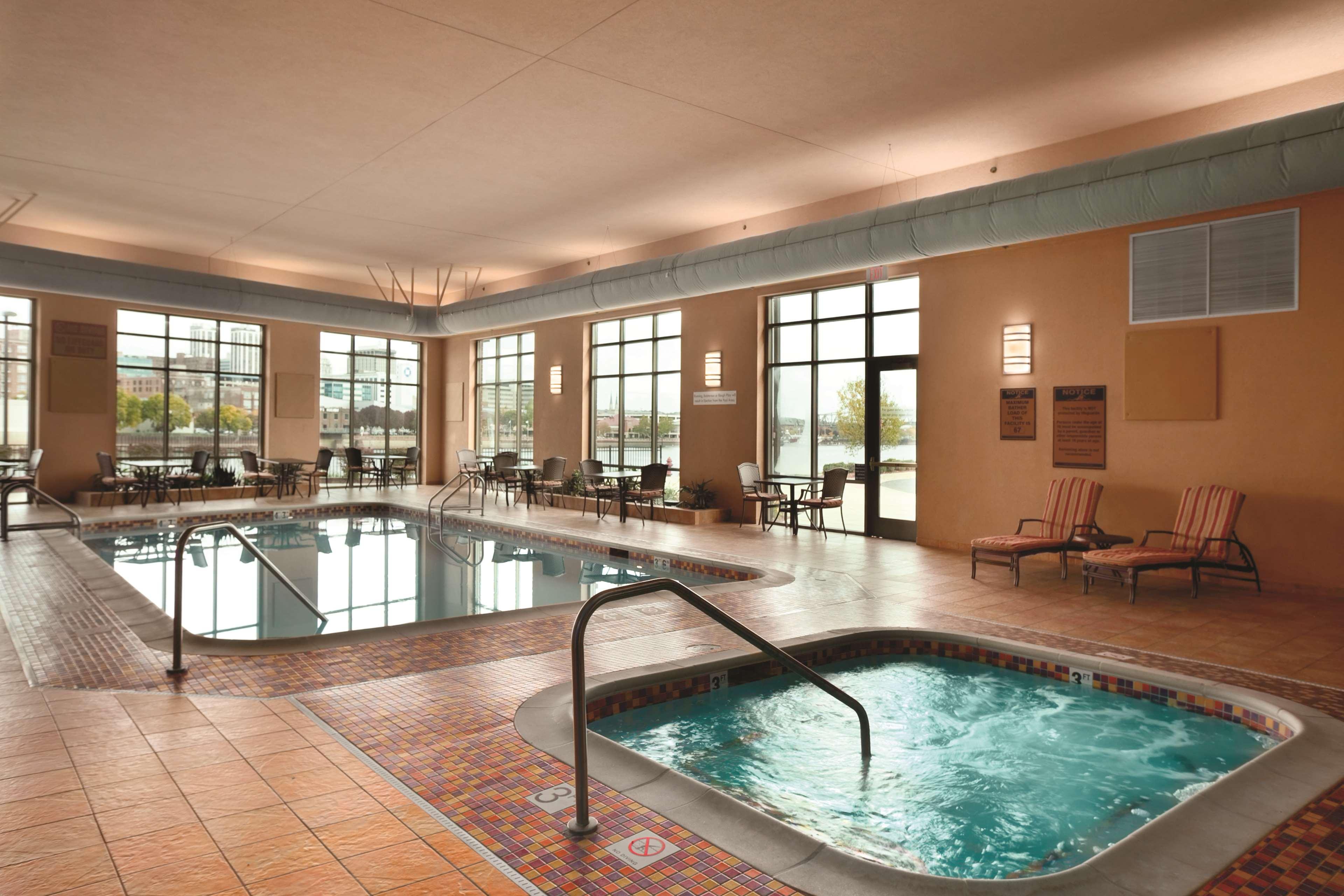 Embassy Suites East Peoria Hotel And Riverfront Conference Center Esterno foto