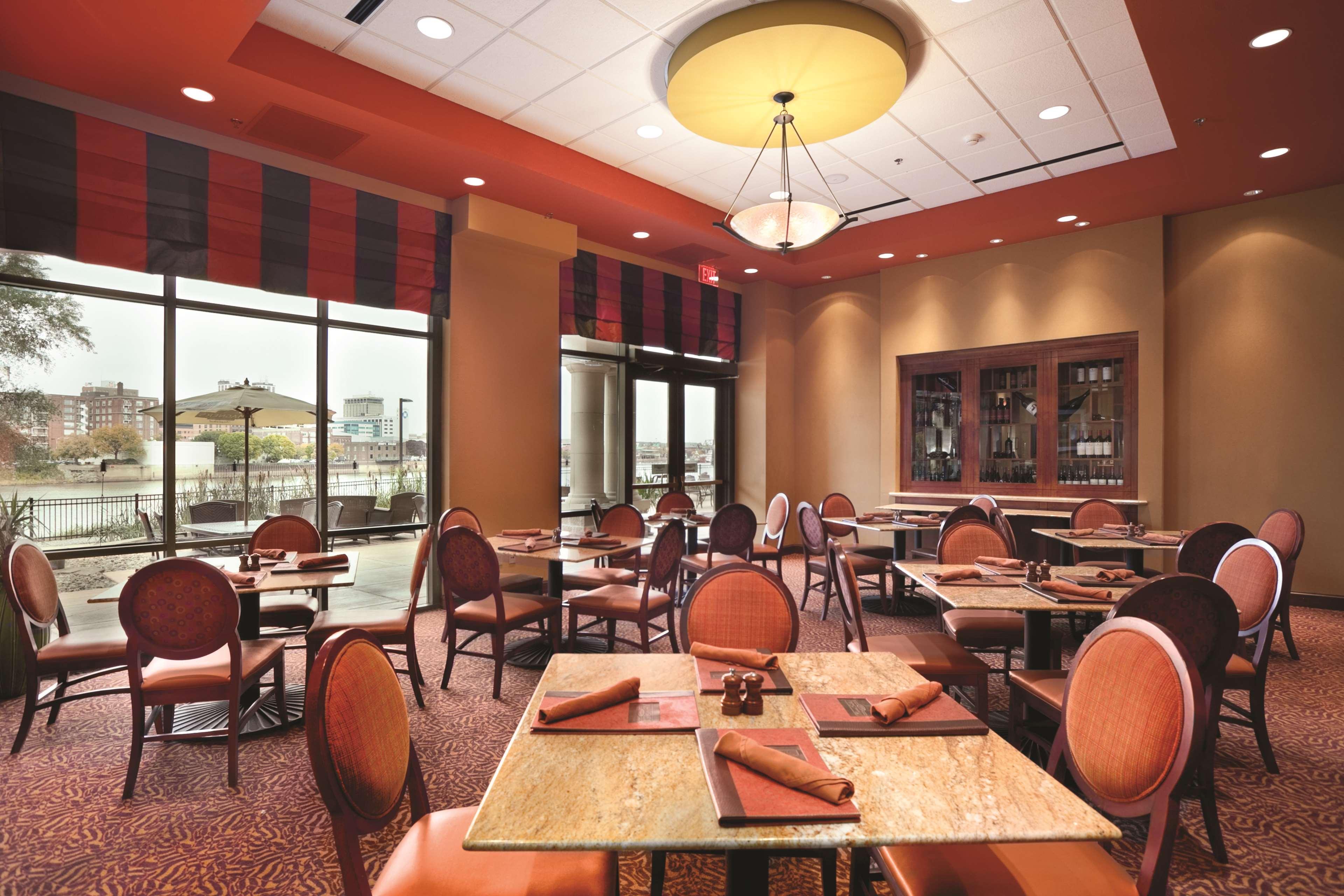 Embassy Suites East Peoria Hotel And Riverfront Conference Center Ristorante foto
