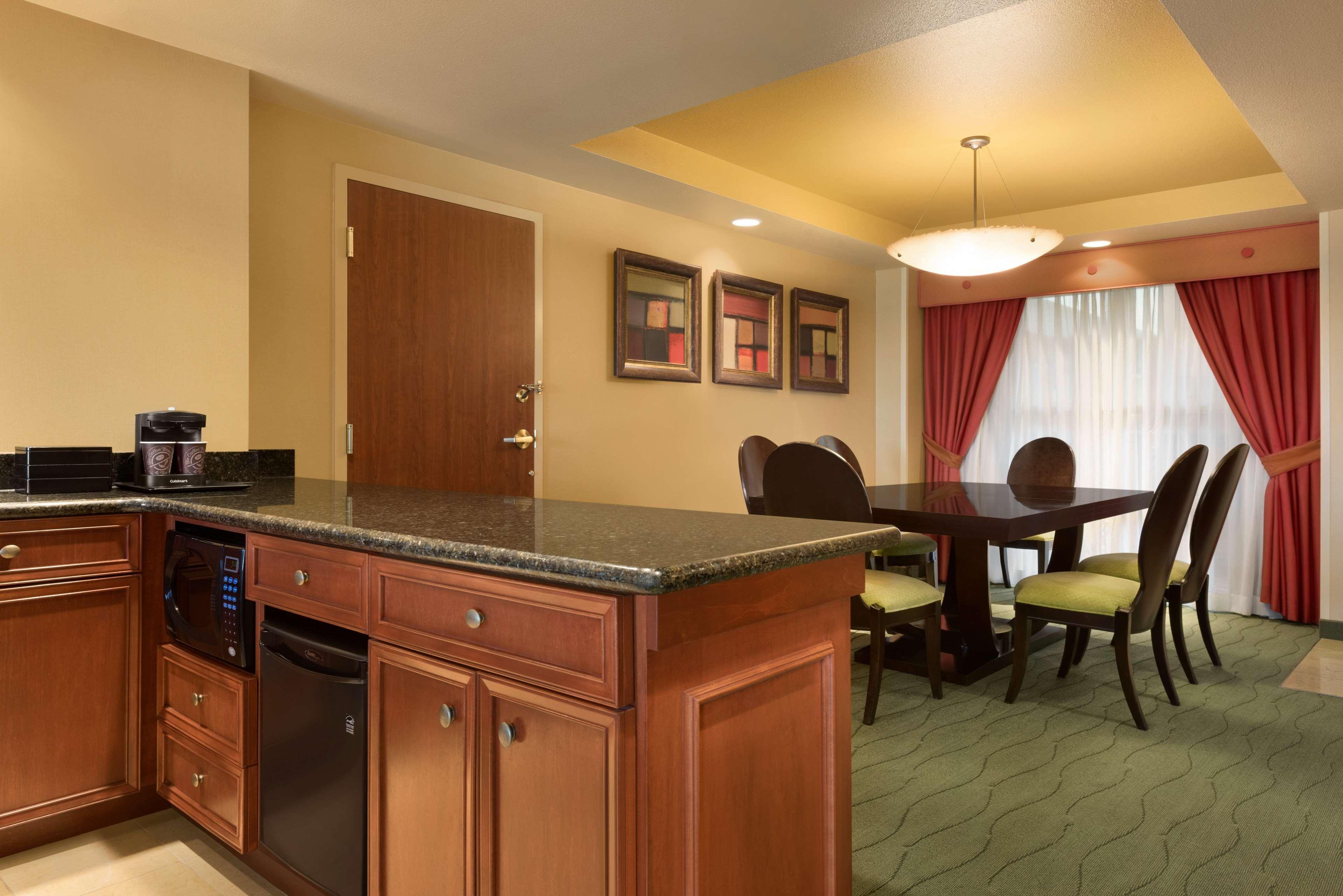 Embassy Suites East Peoria Hotel And Riverfront Conference Center Esterno foto