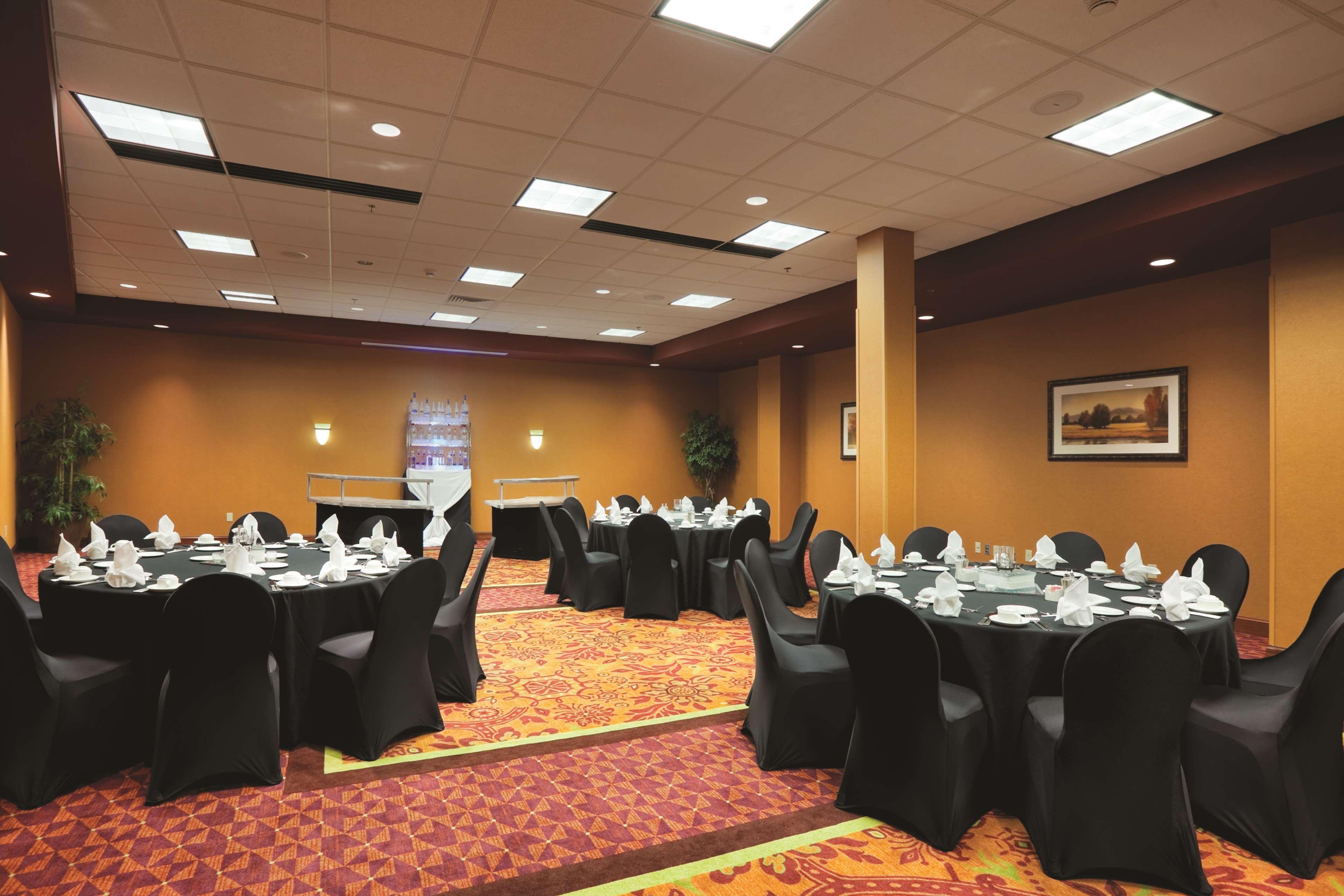 Embassy Suites East Peoria Hotel And Riverfront Conference Center Ristorante foto