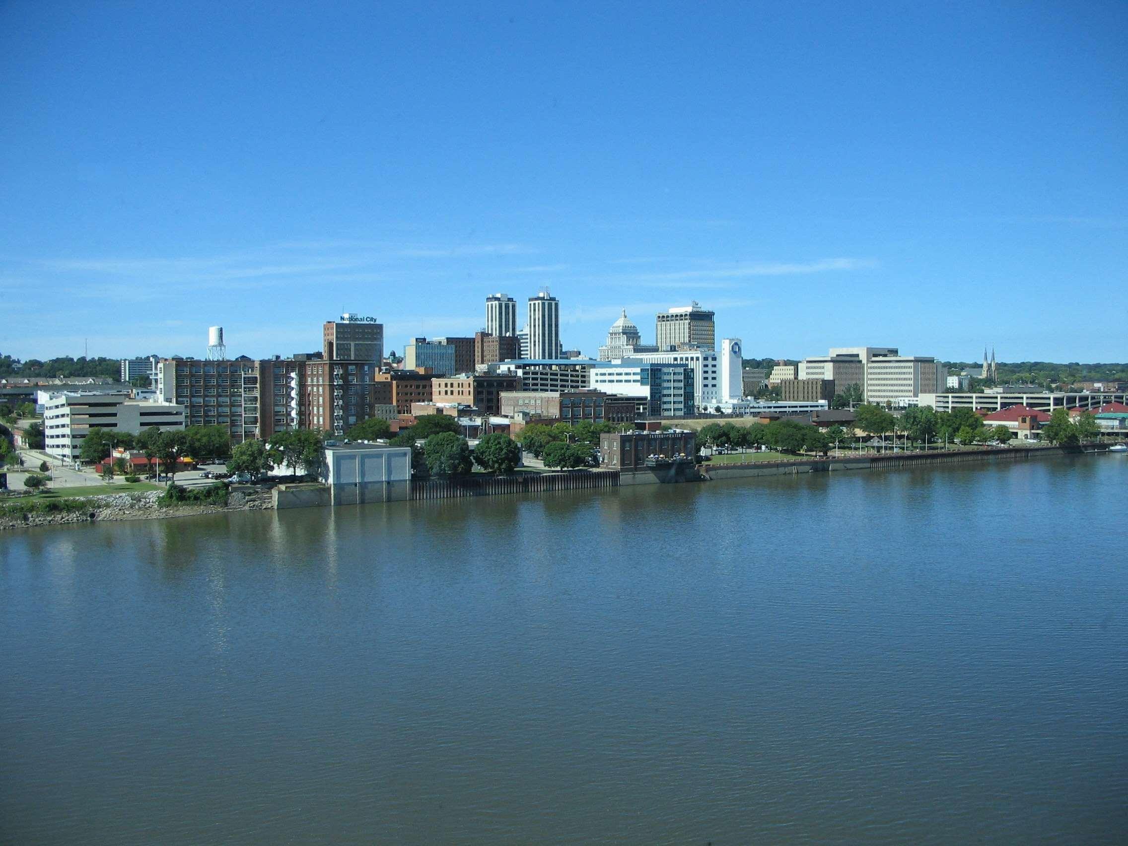 Embassy Suites East Peoria Hotel And Riverfront Conference Center Esterno foto