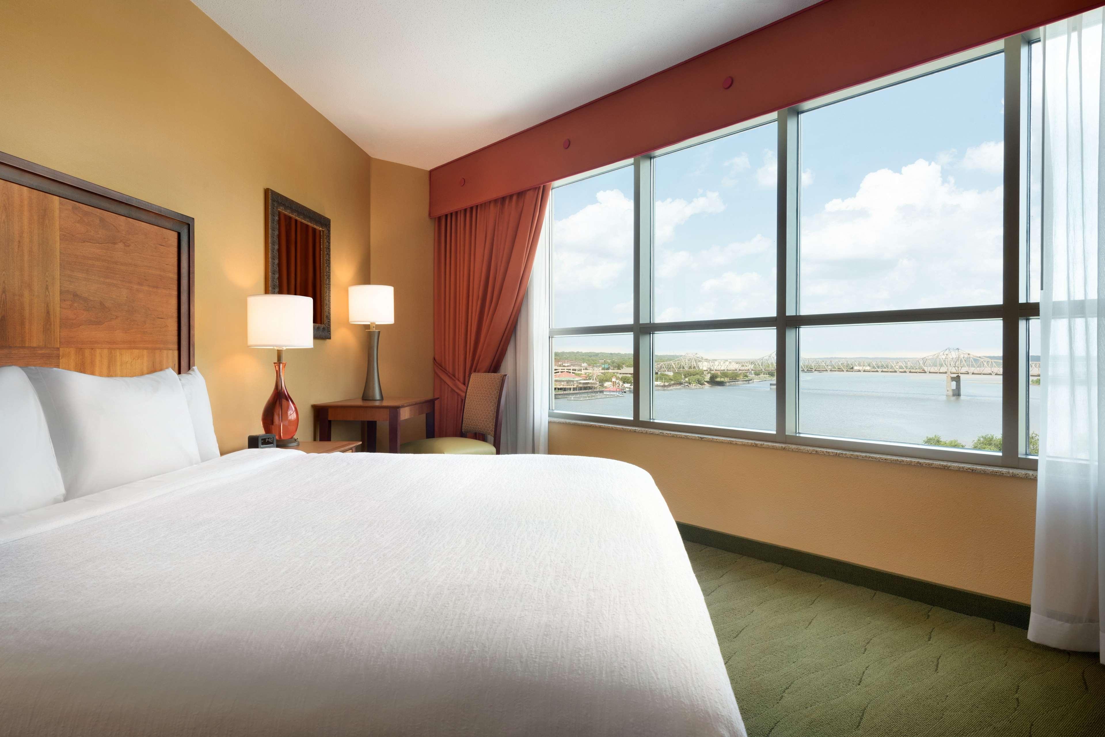 Embassy Suites East Peoria Hotel And Riverfront Conference Center Esterno foto