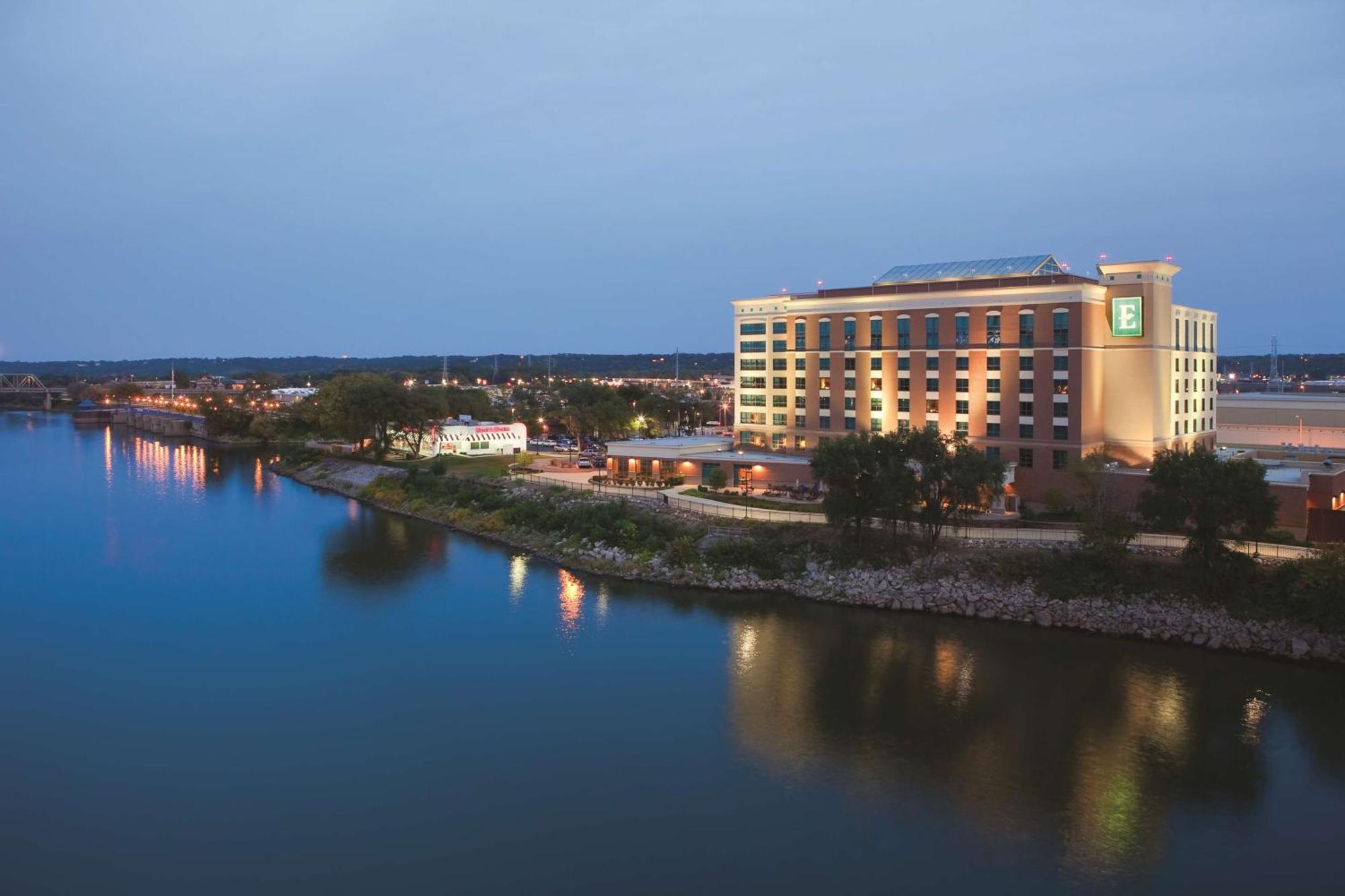 Embassy Suites East Peoria Hotel And Riverfront Conference Center Esterno foto