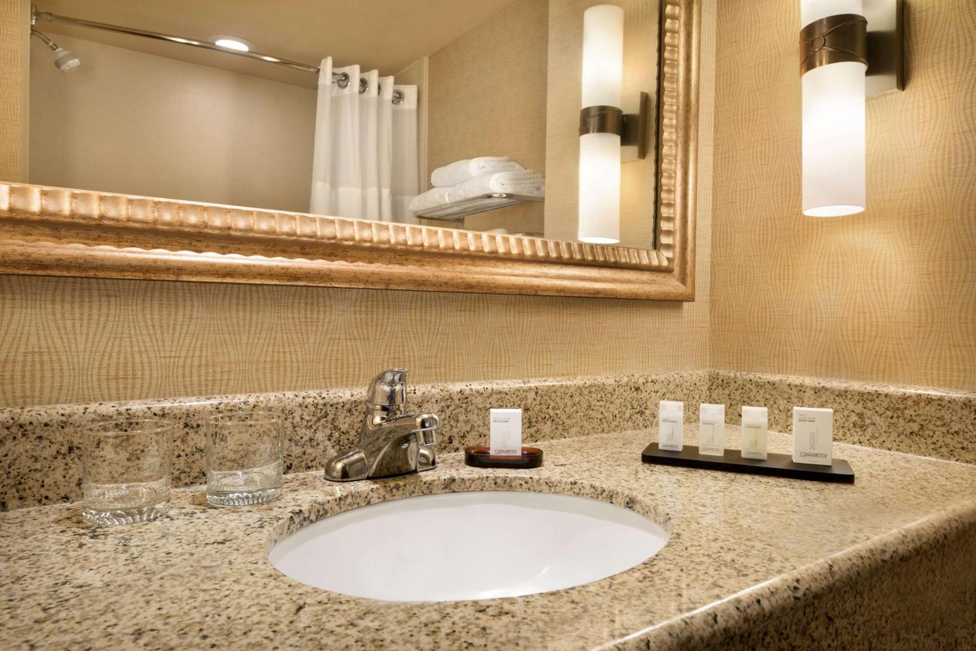 Embassy Suites East Peoria Hotel And Riverfront Conference Center Esterno foto